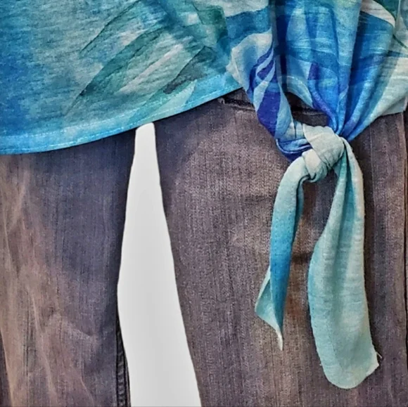 Time and Tru Floral Watercolor Tie-Hem Top in Blue, Red, Yellow - Picture 3 of 6